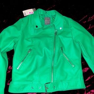 Never worn perfect condition still has tags